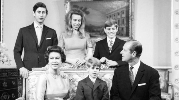 "Он не переносил дураков и всегда был готов поддержать": дети принца Филиппа о своем отце