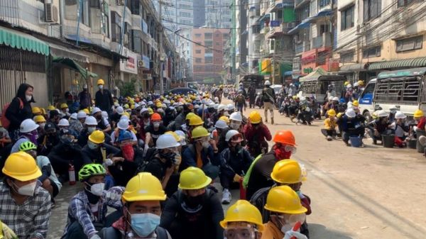 Азиатские страны требуют от Мьянмы остановить насилие и освободить Аун Сан Су Чжи