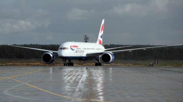 Коронавирус в мире: водомет на митинге в Гааге, Ирландия приостановила прививки AstraZeneca