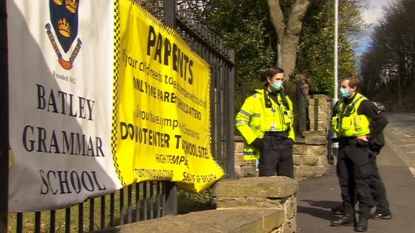 Английского учителя, показавшего на уроке карикатуру на пророка Мохаммеда, отстранили от работы. Родители добиваются его увольнения