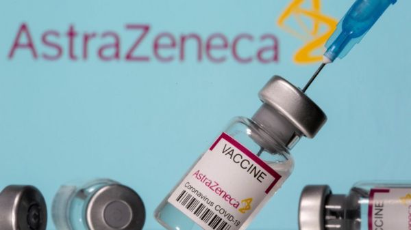 Коронавирус в мире: ЕС может отрезать Британию от вакцины AstraZeneca, Ирландия готовится к новой волне