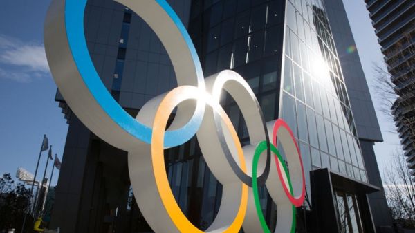 Коронавирус: Польша и Франция вводят ограничения, европейцы протестуют против локдауна