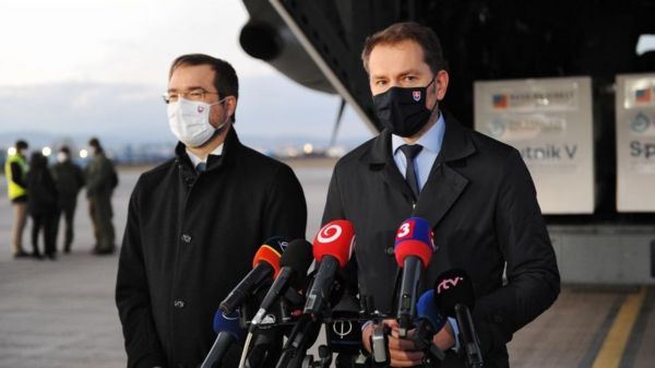 Дайджест: ЕС грозит запретить экспорт вакцин в Британию, Трамп хочет запустить свою соцсеть