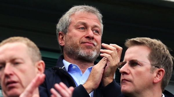 Абрамович подал иск к издателю и автору книги "Люди Путина"