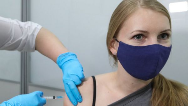 Коронавирус в России: впервые за пять месяцев меньше 11 тысяч случаев