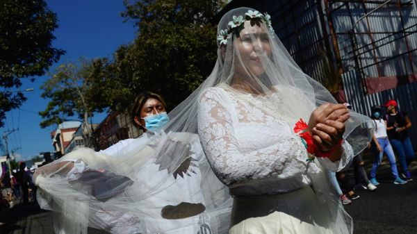 Дайджест: скандальное интервью Меган и Гарри; запрещенные марши в Международный женский день