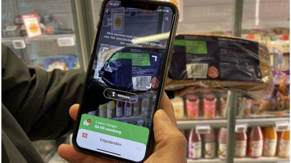 Коронавирус в мире: Китай первым запустил вакцинные паспорта, больницы Парижа на пределе