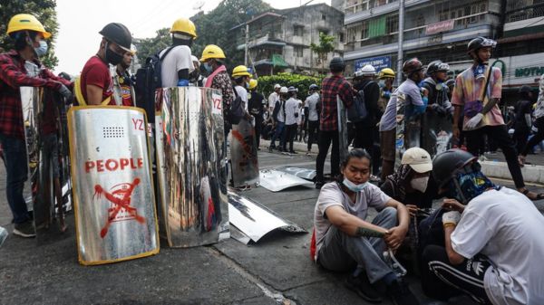 Новые протесты в Мьянме: силовики застрелили восемь человек