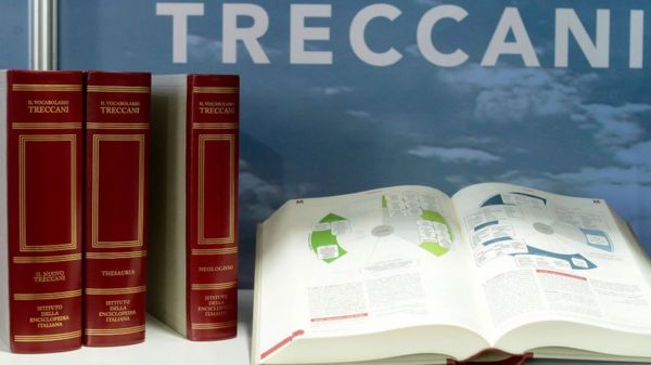 В итальянском словаре среди синонимов "женщины" указана puttana. Феминистки просят вычеркнуть