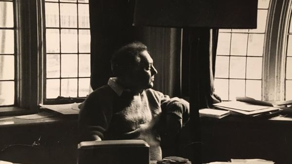 Дайджест: Букингемский дворец думает, как ответить на интервью Меган и Гарри; привитые в США снимут маски