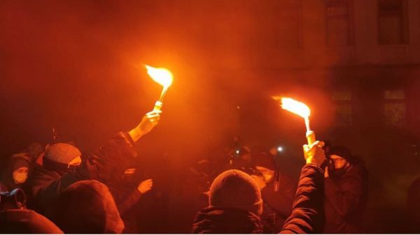 Беспорядки в Киеве из-за приговора Стерненко. Протестующие разбили окна в администрации президента