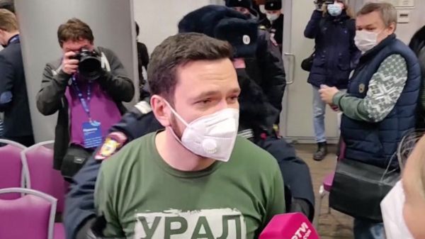 "Скажите спасибо, что не расстреляли!" Что в России и на Западе говорят о задержаниях на съезде в Москве