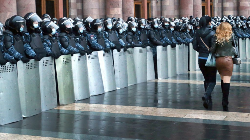 "Оник джан, ты допустил большую ошибку". Пашинян обвинил главу генштаба Армении в предательстве