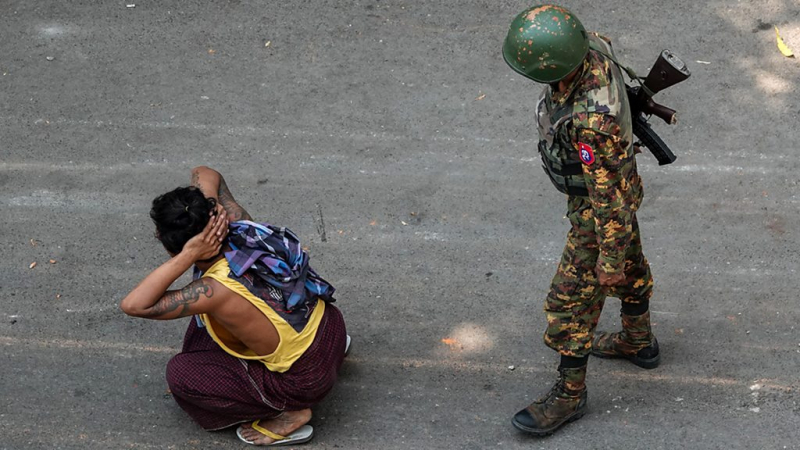 Дайджест: "Эвер Гивен" сняли с мели, Англия выходит из локдауна