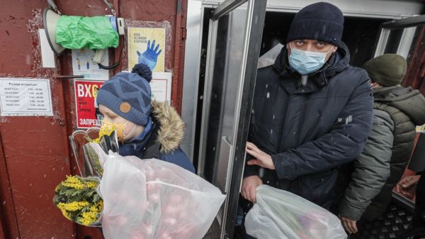 Дайджест: скандальное интервью Меган и Гарри; запрещенные марши в Международный женский день