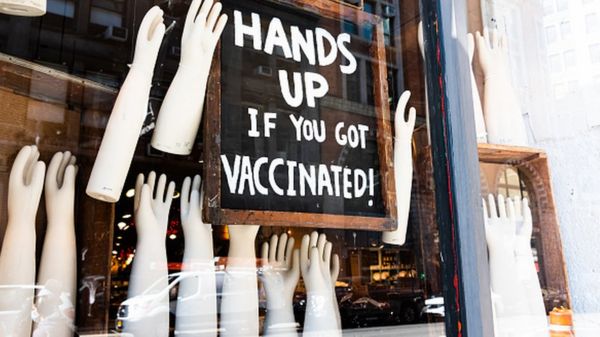 Коронавирус: Европа расследует связь между AstraZeneca и возникновением тромбов