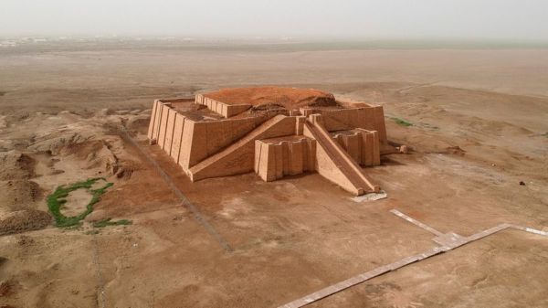 Исторический визит папы римского Франциска в Ирак: месса на стадионе и опасения за безопасность