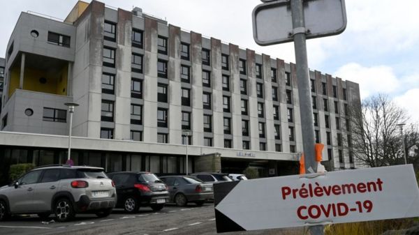 Коронавирус: европейский регулятор защищает AstraZeneca, в США родился младенец с антителами