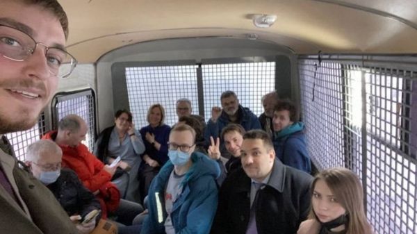 "Скажите спасибо, что не расстреляли!" Что в России и на Западе говорят о задержаниях на съезде в Москве