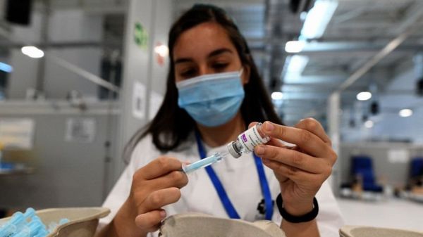 Коронавирус в мире: ЕС решает, что делать с нехваткой вакцины; в Британии - разгул ковид-преступности