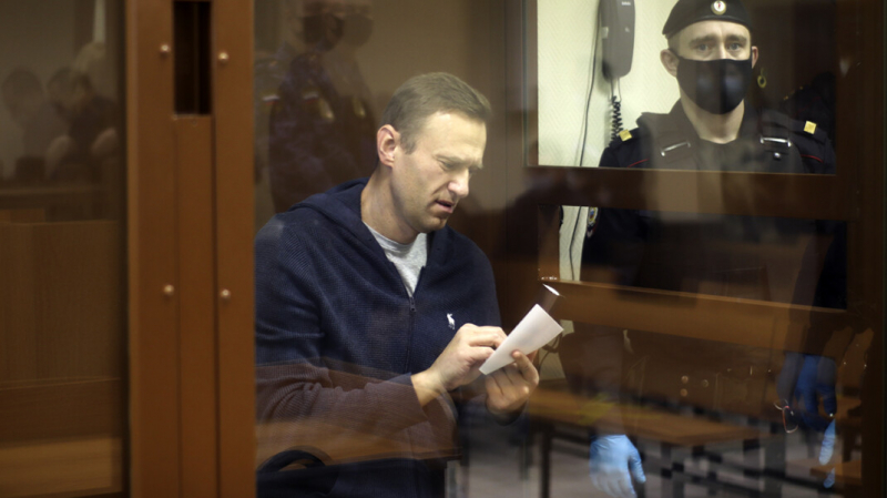 Адвокаты посетили Навального в колонии и сообщили, что он испытывает «сильные боли»