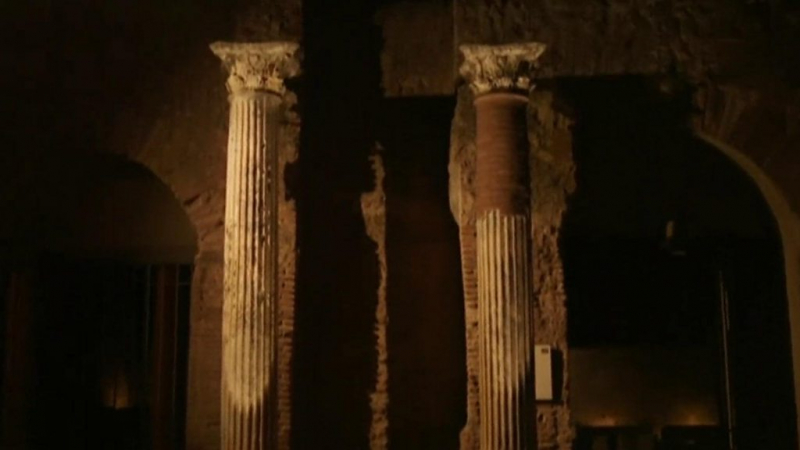 На раскопках в Помпеях нашли античную колесницу. Она прекрасно сохранилась