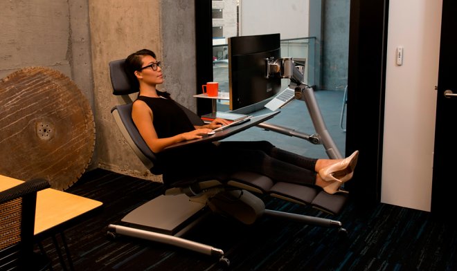 Altwork создала компьютерный стол, за которым можно работать лежа
