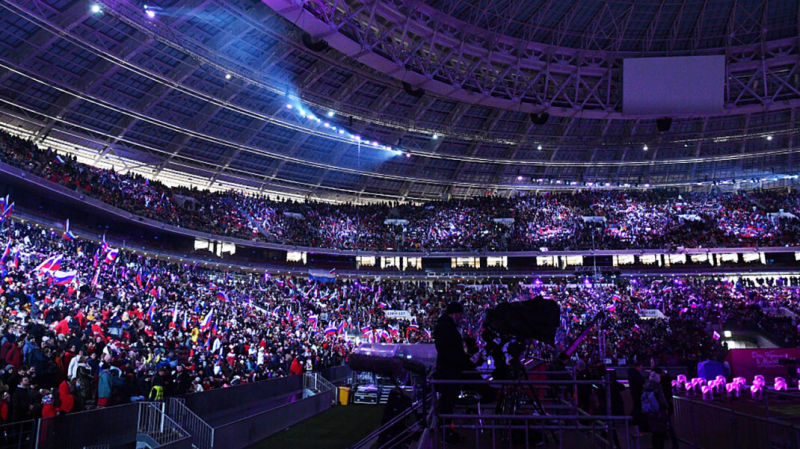 «Аншлага не было». Песков заявил, что «Лужники» на концерте с Путиным были заполнены наполовину
