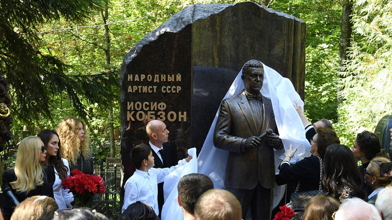 Автор памятника Калашникову и князю Владимиру готов взяться за монумент Кобзону