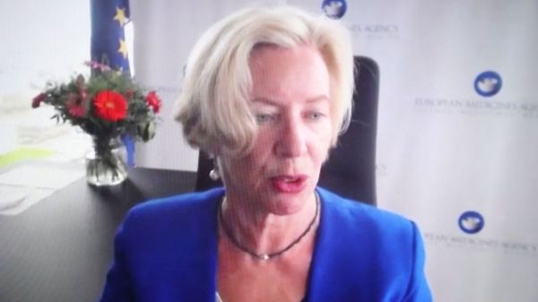 Коронавирус: европейский регулятор защищает AstraZeneca, в США родился младенец с антителами