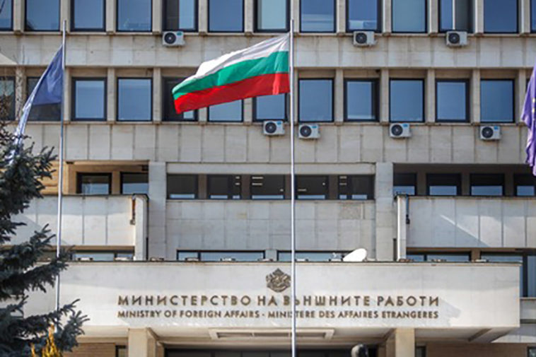 Болгария вышлет двух российских дипломатов из-за дела о шпионаже