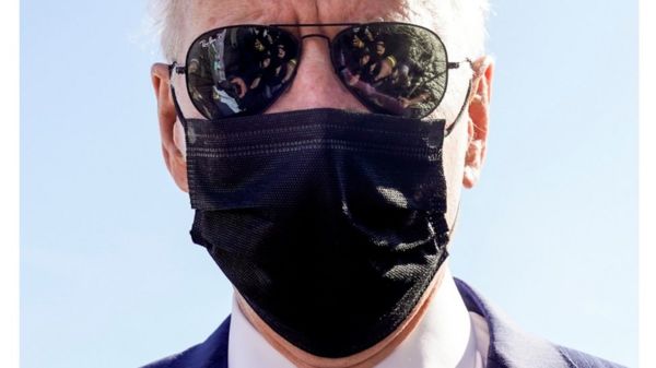 "Ну что, уже соскучились?" Дональд Трамп зашел на свадьбу своих сторонников и раскритиковал Байдена