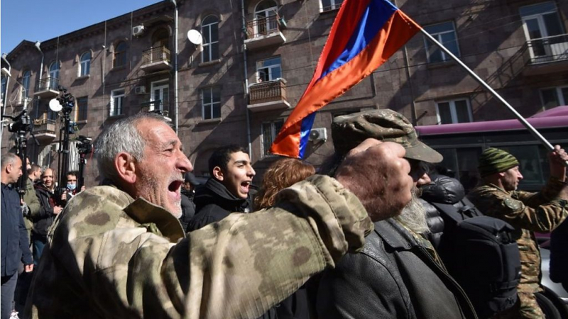 "Оник джан, ты допустил большую ошибку". Пашинян обвинил главу генштаба Армении в предательстве