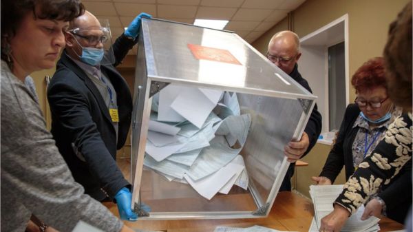 Победа губернаторов Кремля и успех кандидатов Навального: как прошли региональные выборы в России