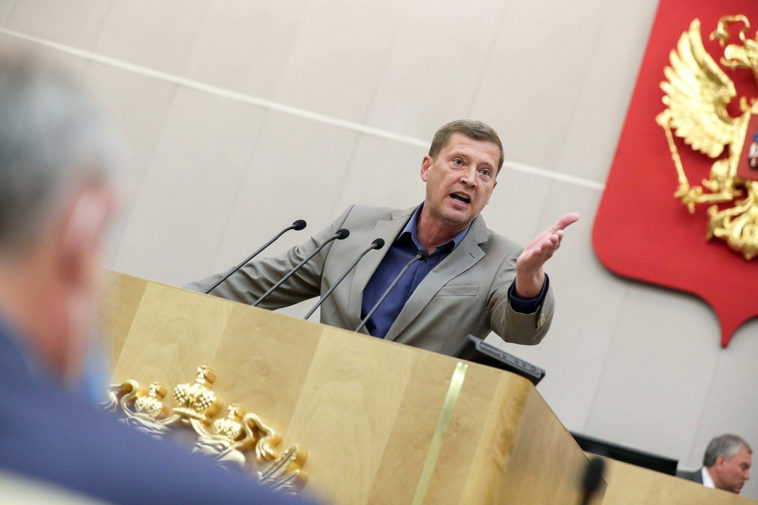 «Делить людей на категории – неправильно». Только один депутат Госдумы проголосовал против закона об оскорблении ветеранов