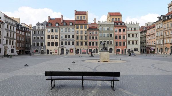 Коронавирус: Польша и Франция вводят ограничения, европейцы протестуют против локдауна