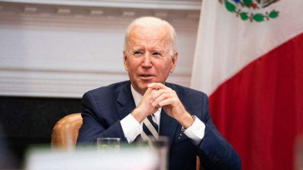 Дайджест: США вводят санкции из-за Навального, Москва призывает не играть с огнем