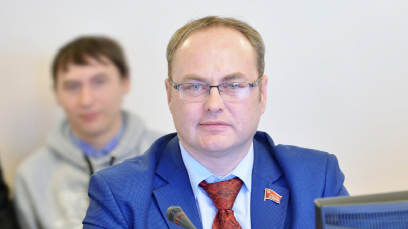 «Это системная вещь». КПРФ назвала задержание депутата Тюменской облдумы «очередным давлением»