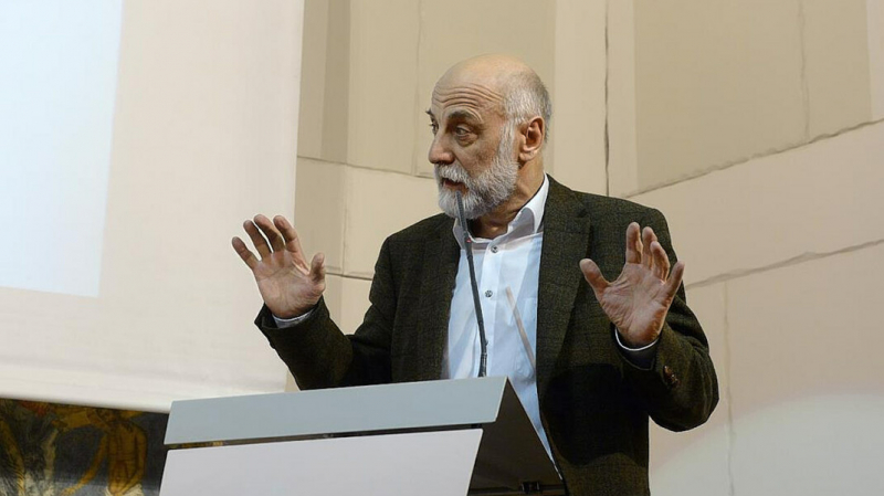 Генпрокуратура заплатит Салавату Щербакову 8 млн рублей за памятник воинам-освободителям. Он его уже изваял