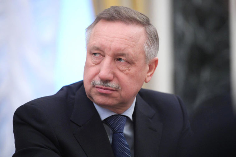 Губернатор Петербурга тайно открыл памятник погибшим медикам на день раньше срока