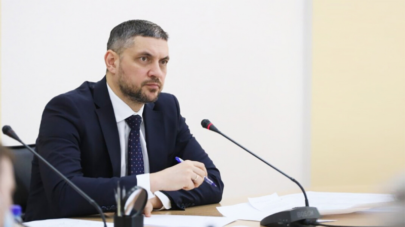 Губернатор Забайкалья во время совещания попытался записаться на прививку от COVID-19. Не получилось