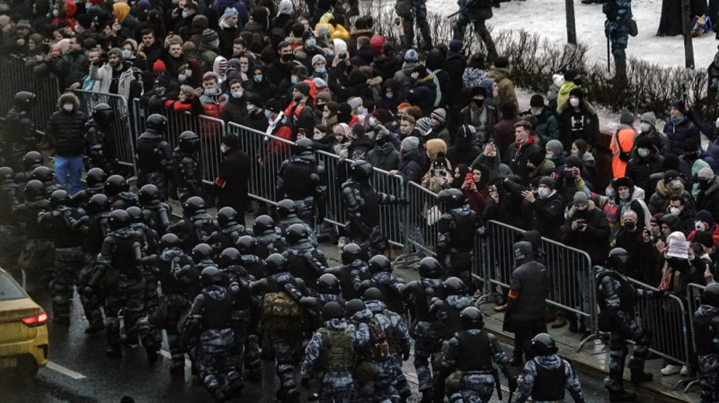 Instagram удалил более 500 страниц, авторы которых «запугивали» россиян мемами об акциях за Навального