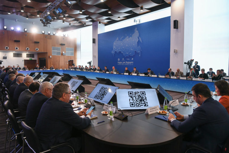 «Коммерсантъ»: доступ к госуслугам закроют для отказавшихся сдать биометрические данные