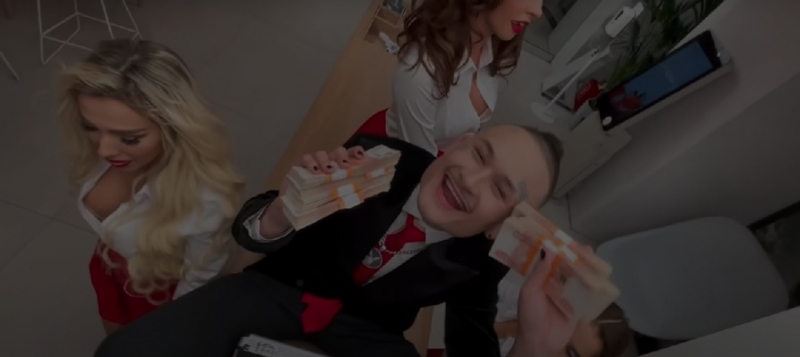 «Красивый ответ ФАС»: Моргенштерн стал сотрудником «Альфа-банка» 