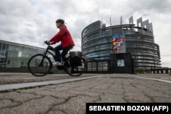 "Кто еще в консульстве был в курсе воровства?" Как житель Страсбурга помог раскрыть "велосипедную аферу" российских дипломатов