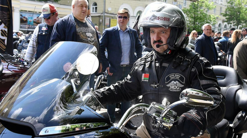 Лукашенко присвоил сыну звание генерал-майора. Сам он подполковник