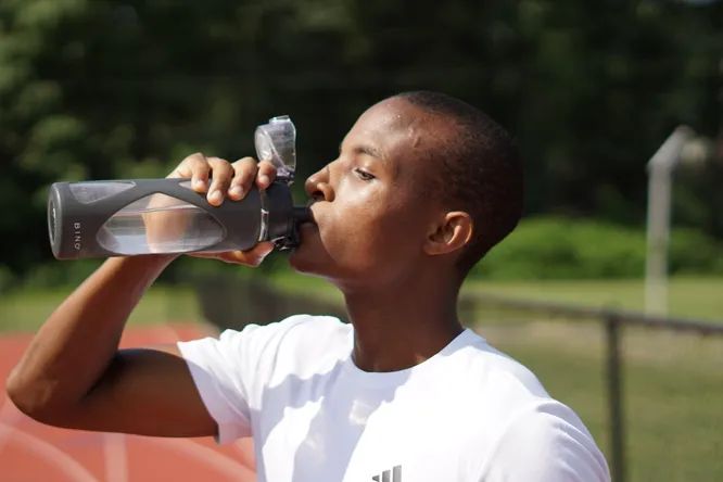 Может ли человек не пить, а поглощать влагу из воздуха