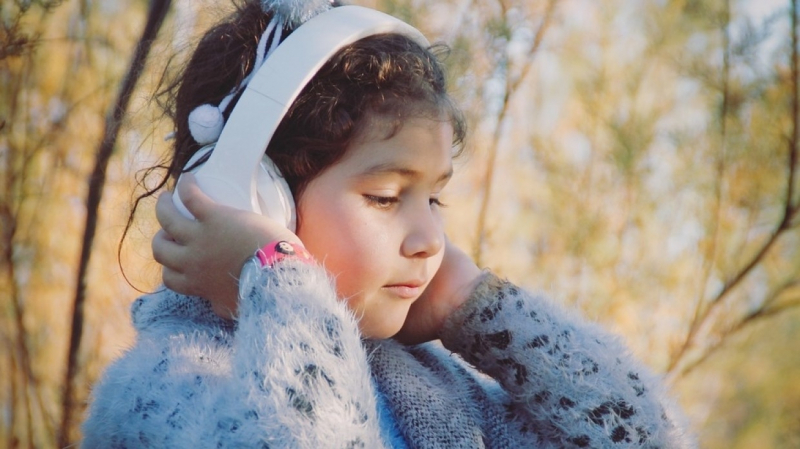 Музыкальная терапия для детей с аутизмом оказалась более эффективной, чем считалось