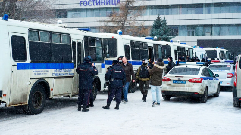 МВД объяснило задержание 200 участников форума независимых депутатов в Москве нарушением санитарных норм