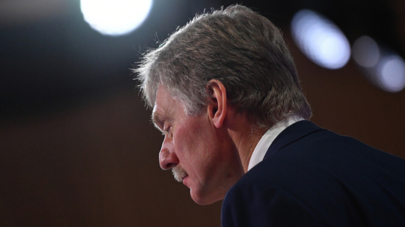 «Насильственное демократизательство». Песков согласился с мнением о «ментальной войне» США против России